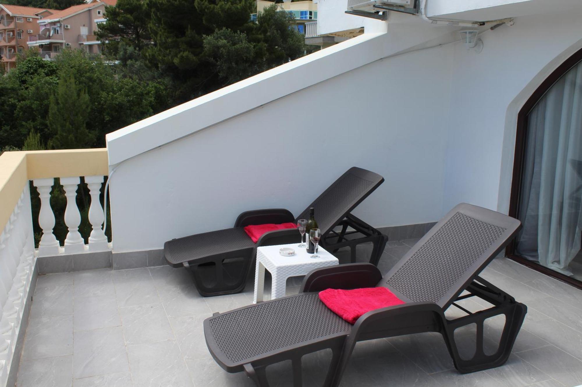Apartmani Lime Petrovac Buitenkant foto